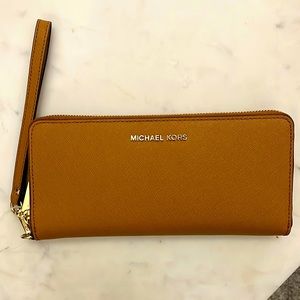 NWT MICHAEL MICHAEL KORS Leather Continental Wristlet